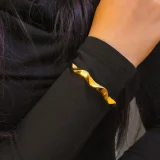 fashion bracelet, anti tarnish bracelet, waterproof bracelet, stainless steel jewellery, imitation bracelet, gold plated bracelet, daily wear bracelet, minimalist bracelet, statement jewellery, officewear jewellery